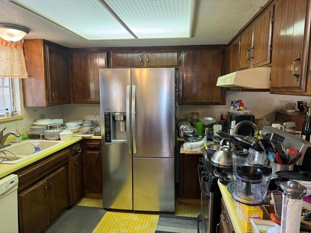 678 Little Avenue Property Photo 5