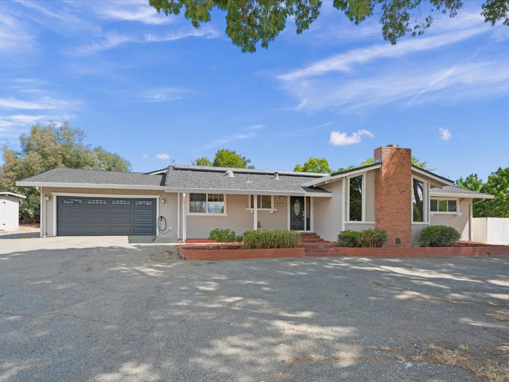 2045 Jefferson Drive Property Photo