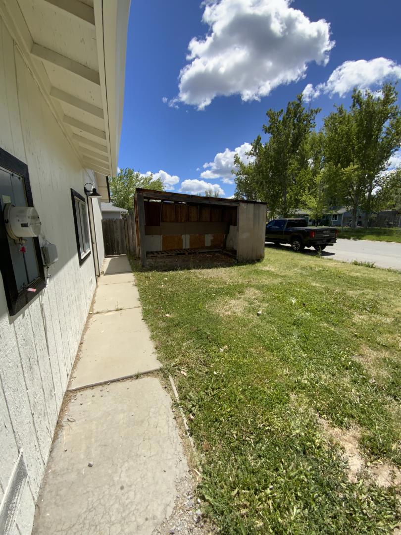709950 Willow Street Property Photo 4