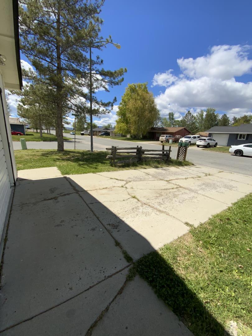 709950 Willow Street Property Photo 5