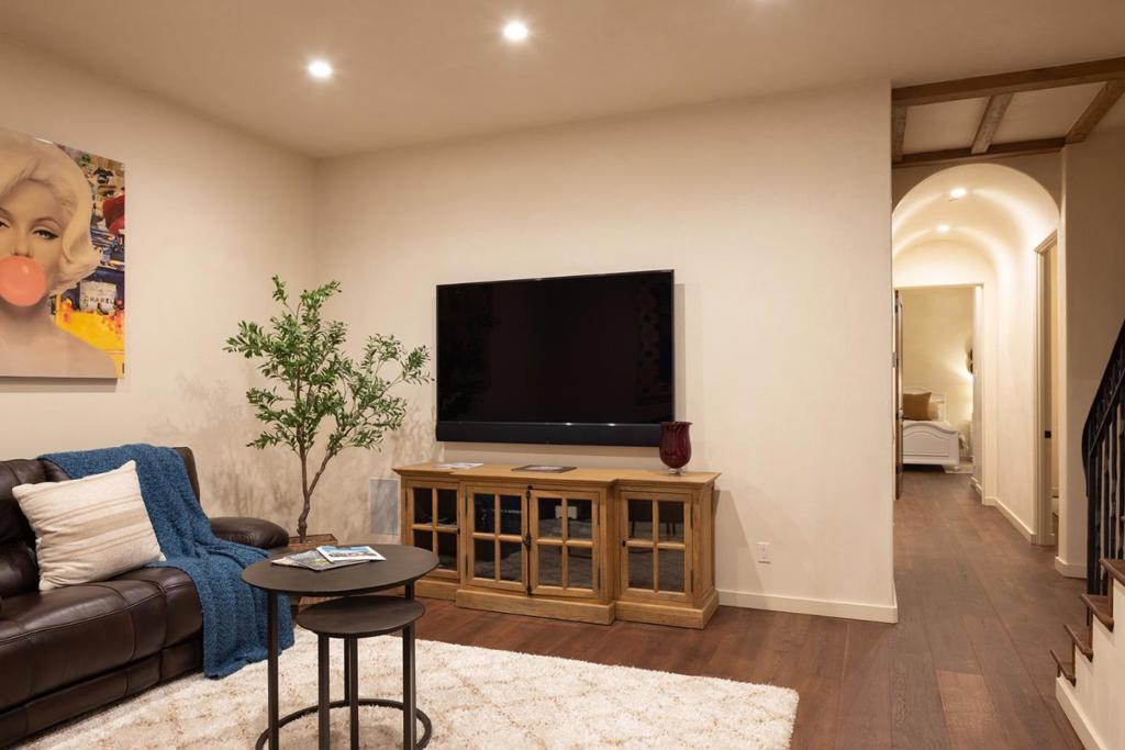 26378 Isabella Avenue Property Photo 26