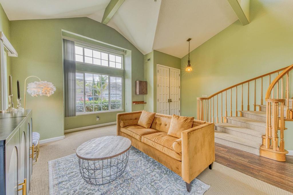 1185 Rockhaven Court Property Photo 4
