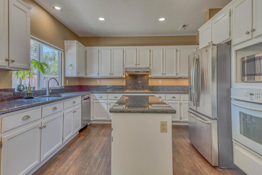 1185 Rockhaven Court Property Photo 7
