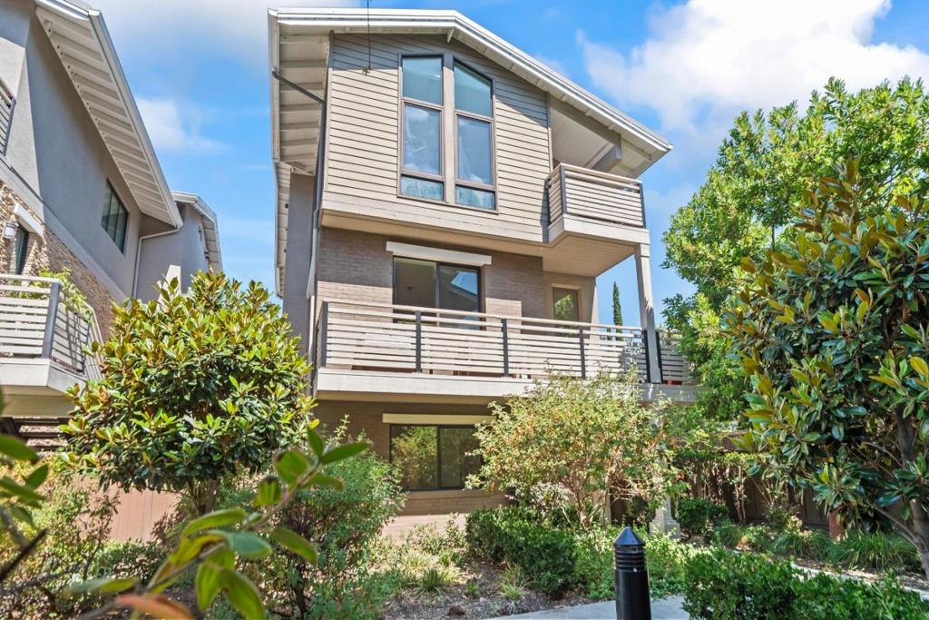 411 Brassinga Court Property Photo 2
