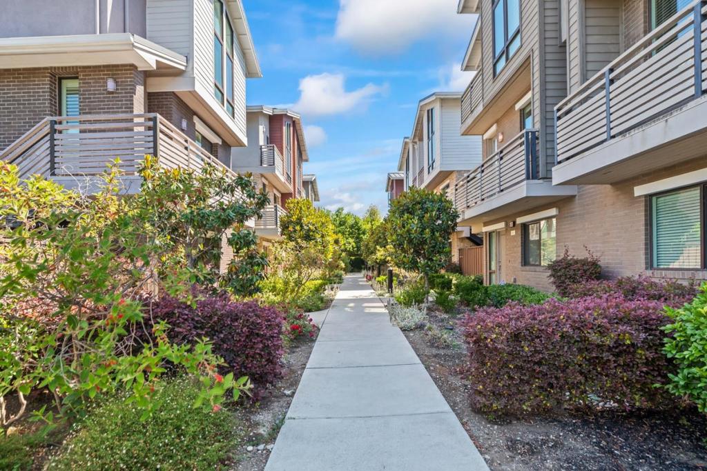 411 Brassinga Court Property Photo 3