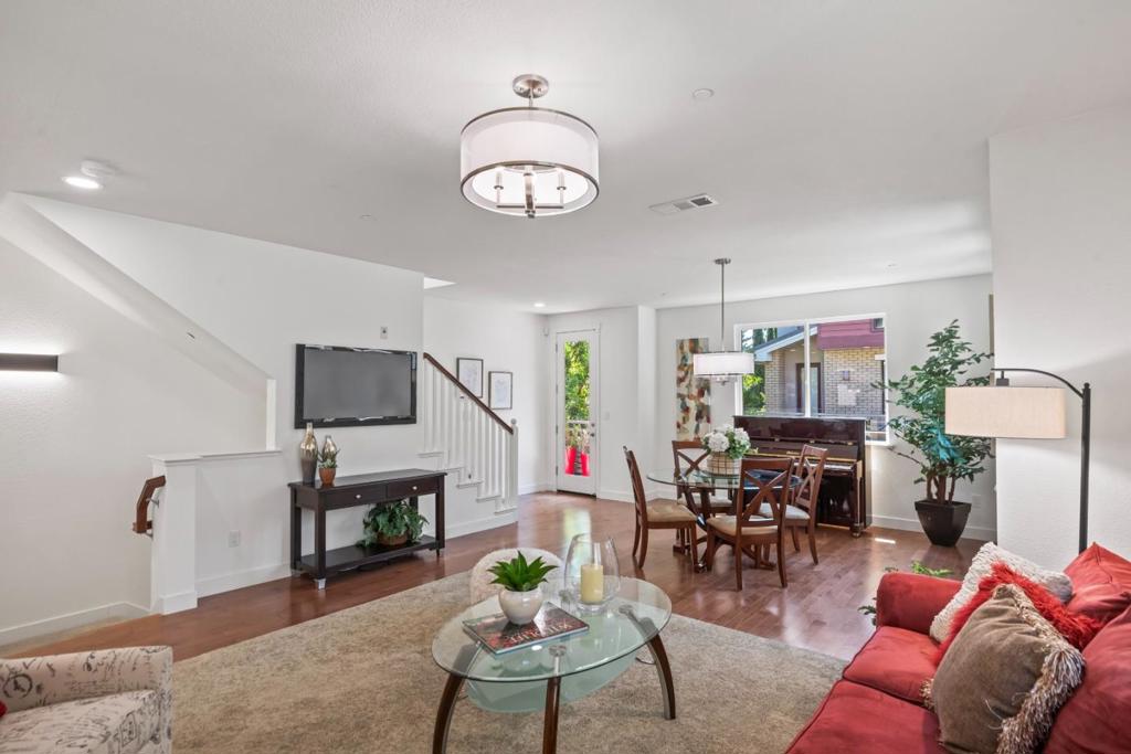 411 Brassinga Court Property Photo 8