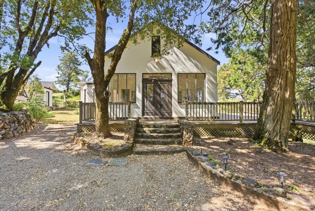 15880 Soda Springs Road Property Photo 21