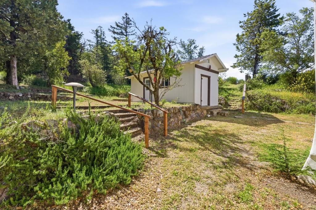 15880 Soda Springs Road Property Photo 28