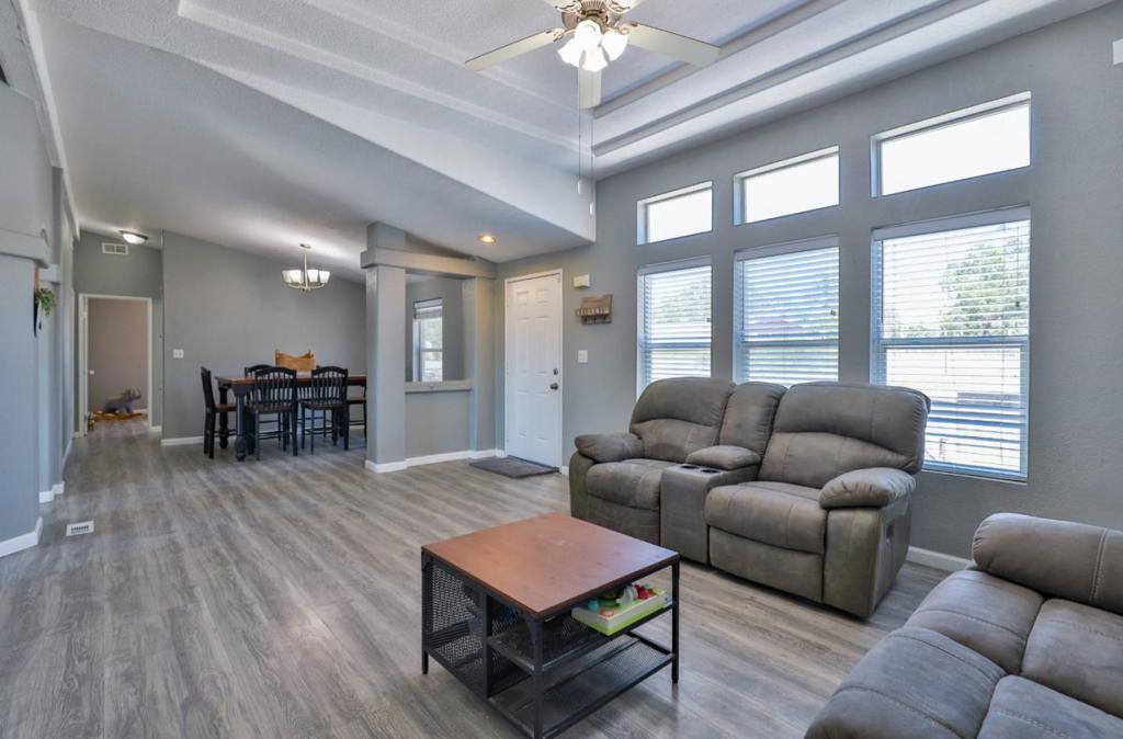 7242 Da Lee Road Property Photo 3