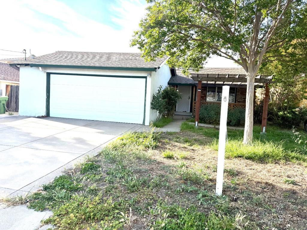 42348 Blacow Road Property Photo 1