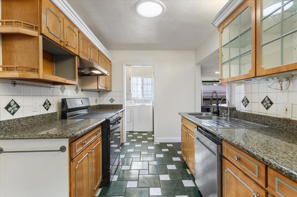 1745 Elmwood Avenue Property Photo 10