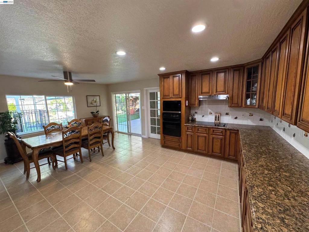 41670 Paseo Padre Parkway Property Photo 11