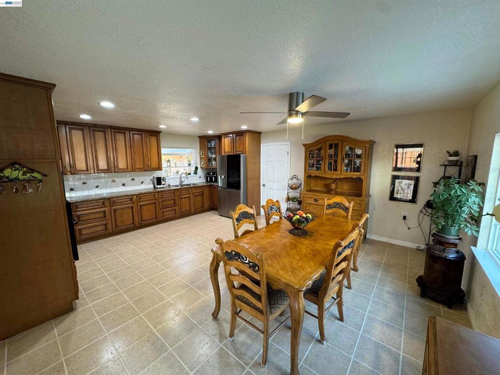41670 Paseo Padre Parkway Property Photo 12
