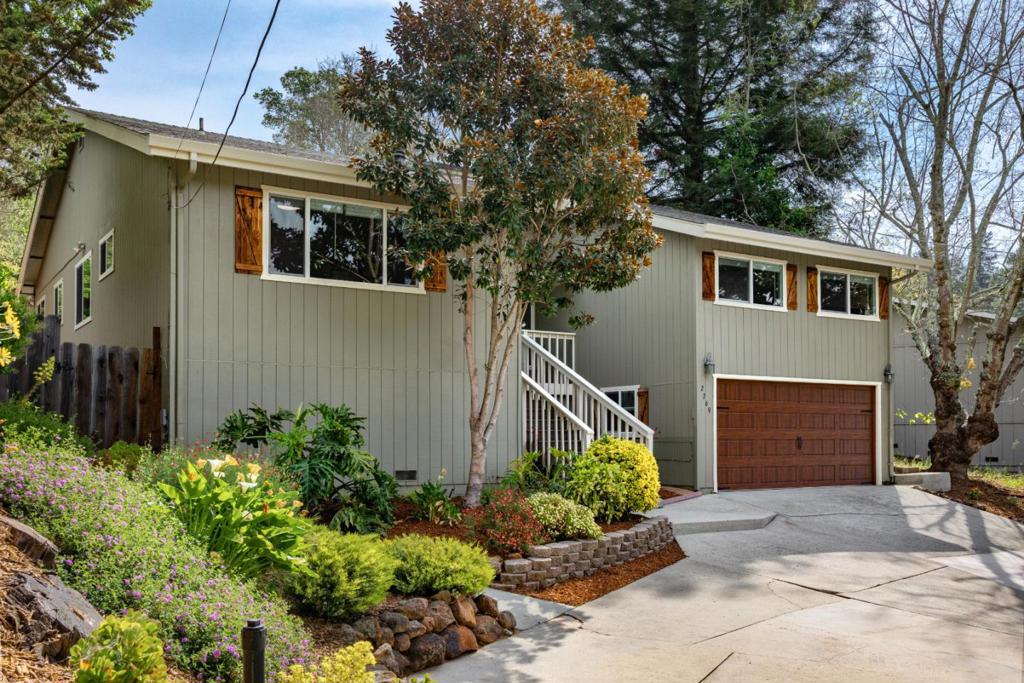 2769 Valencia Road Property Photo 2
