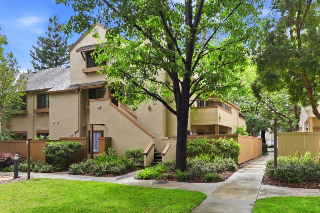 1941 Huxley Court Property Photo 3