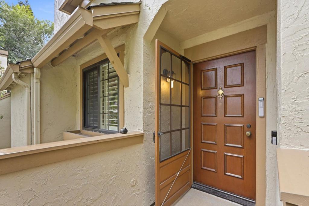 1941 Huxley Court Property Photo 4