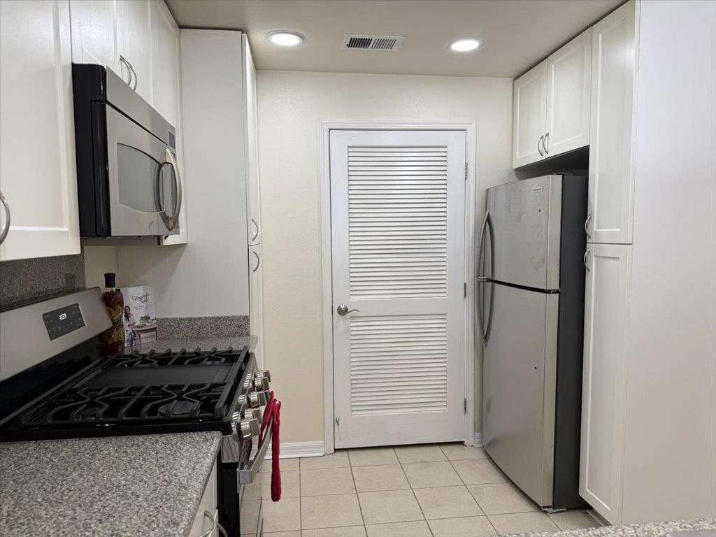 3901 Lick Mill Boulevard 360 Property Photo 8