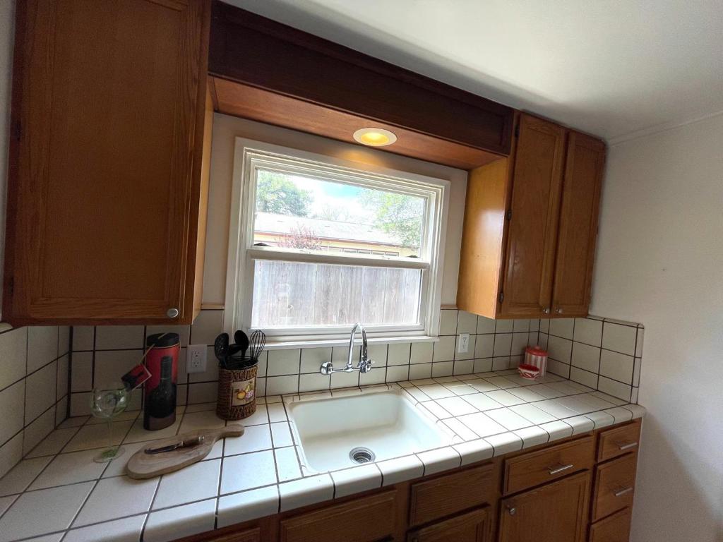 W Franklin Street Property Photo 17