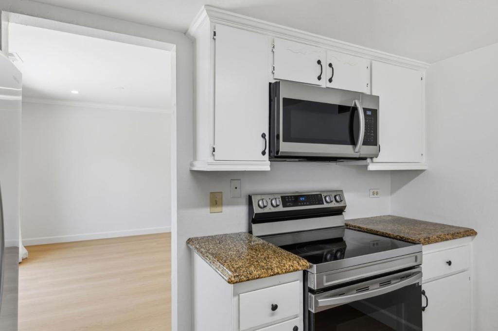 1214 Admiralty Lane Property Photo 8