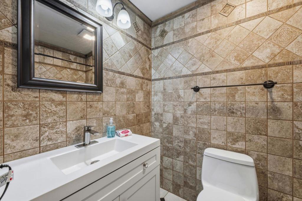 1214 Admiralty Lane Property Photo 21