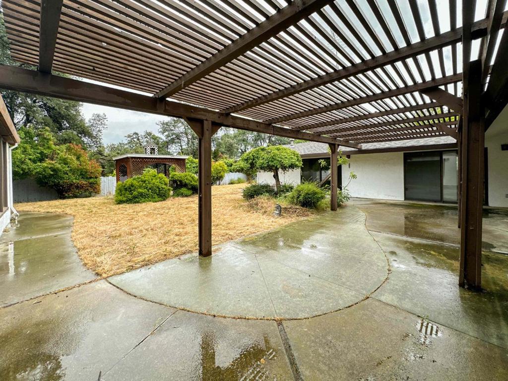 20521 Upper Hillview Drive Property Photo 5