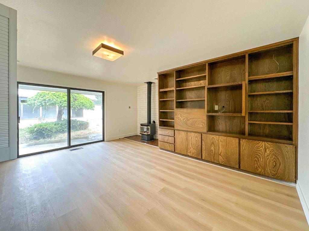 20521 Upper Hillview Drive Property Photo 6