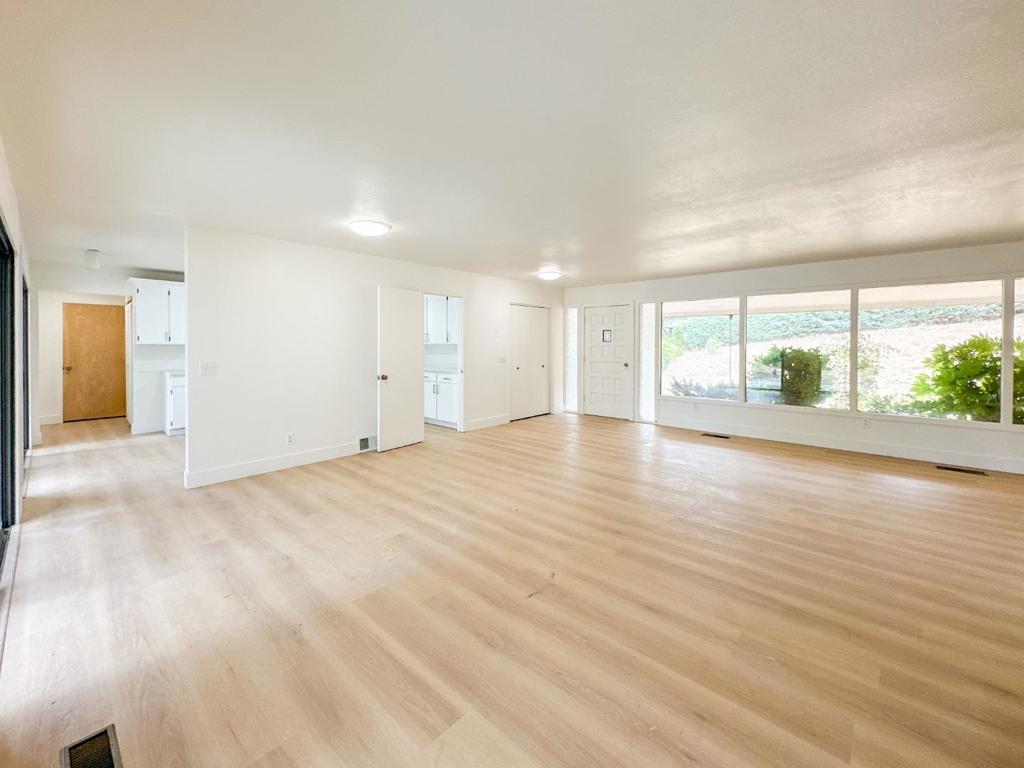 20521 Upper Hillview Drive Property Photo 21