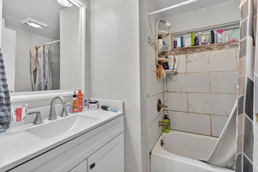 255 E Bolivar 39 Property Photo 6