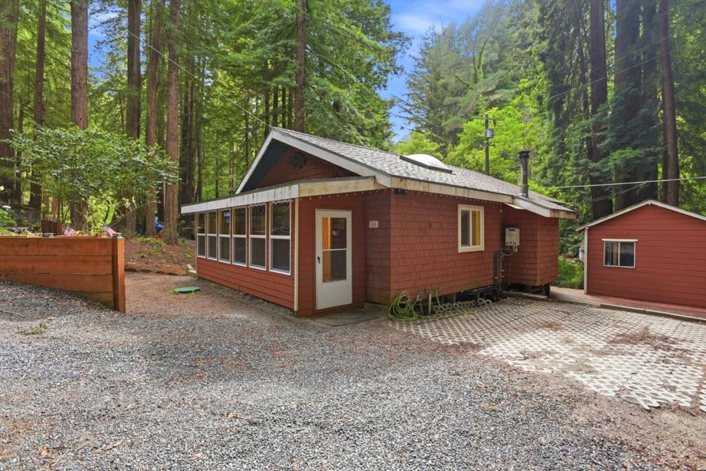 155 Redwood Avenue Property Photo 1