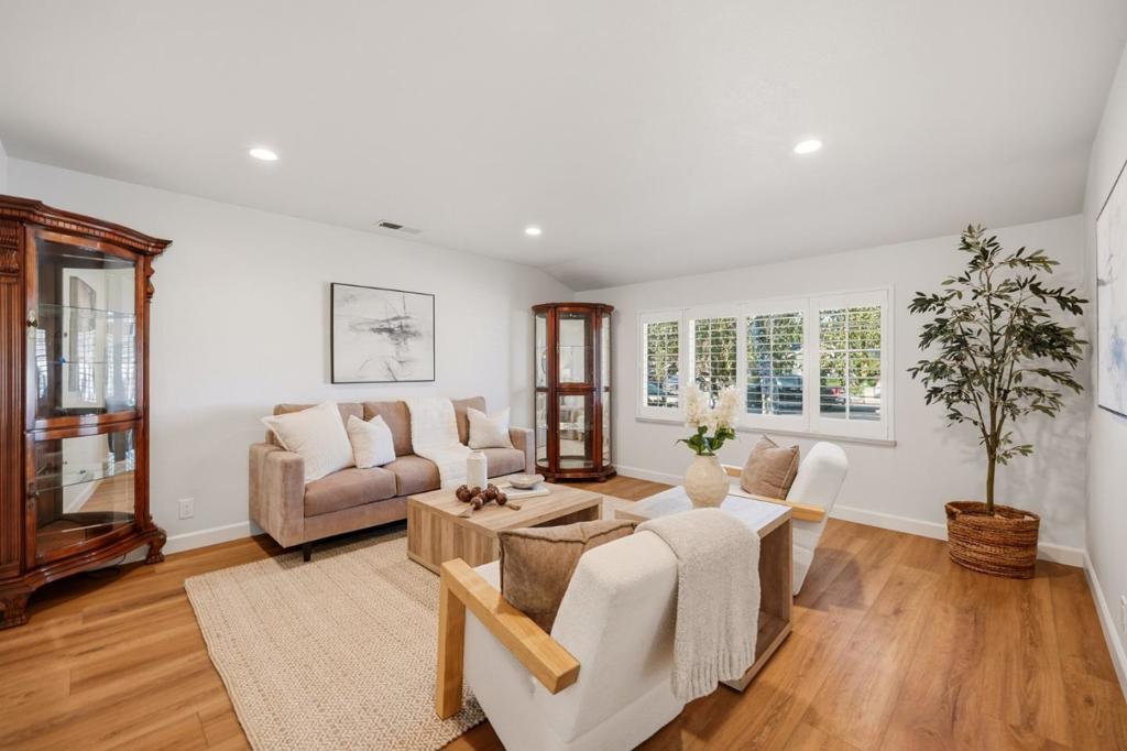 7634 Los Padres Court Property Photo 11
