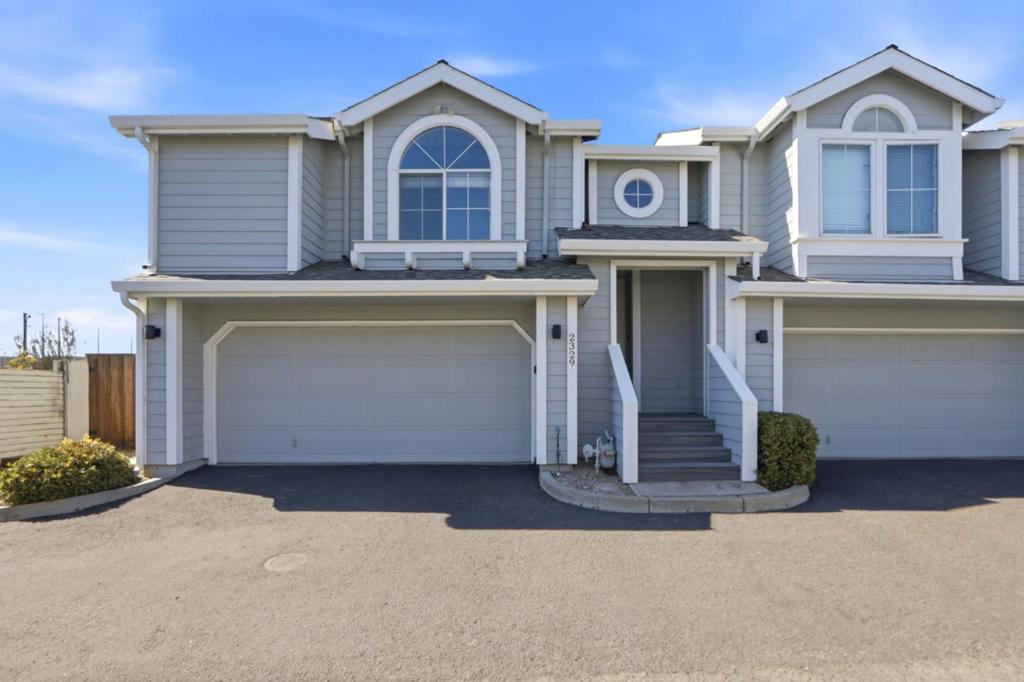 2329 Villa Place Property Photo 1