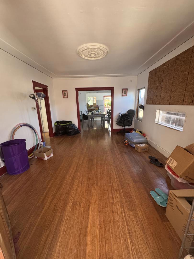 1925 E 27th Street Property Photo 3