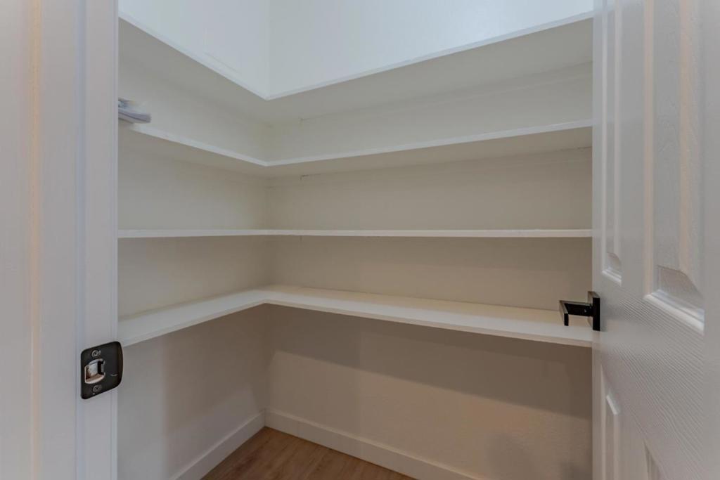410 Auburn Way 19 Property Photo 10