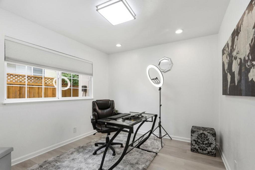 1532 Kooser Road Property Photo 13