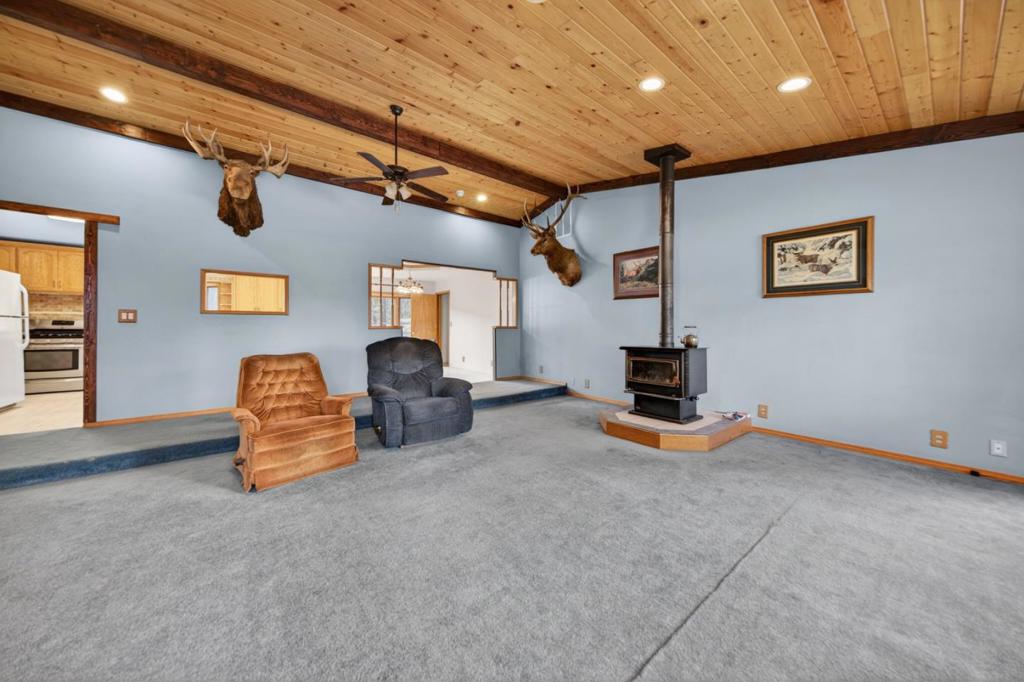 469600 Amesbury Drive Property Photo 12
