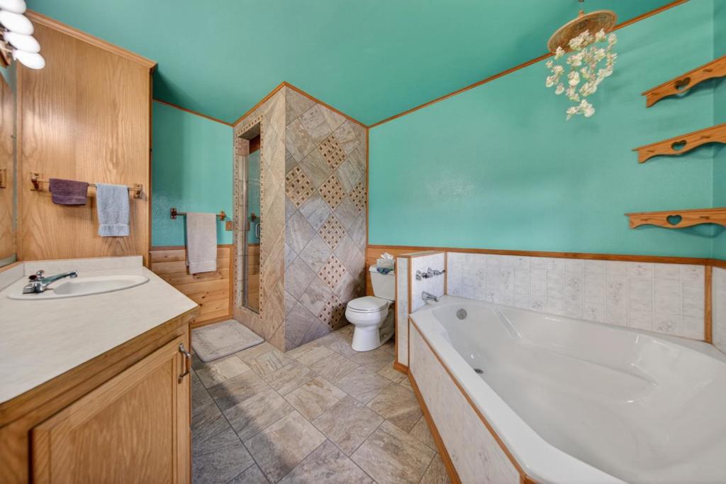 469600 Amesbury Drive Property Photo 17