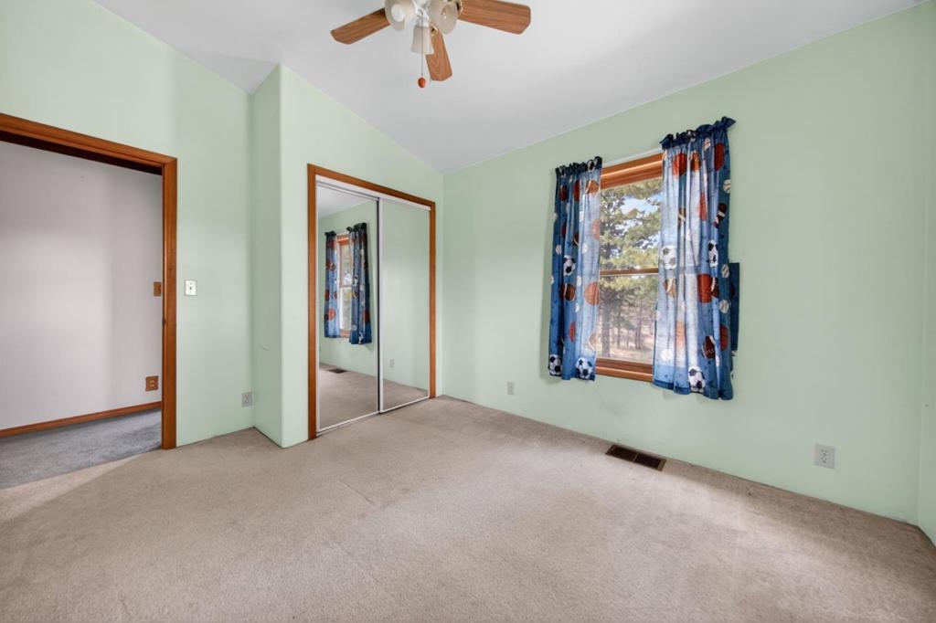 469600 Amesbury Drive Property Photo 20