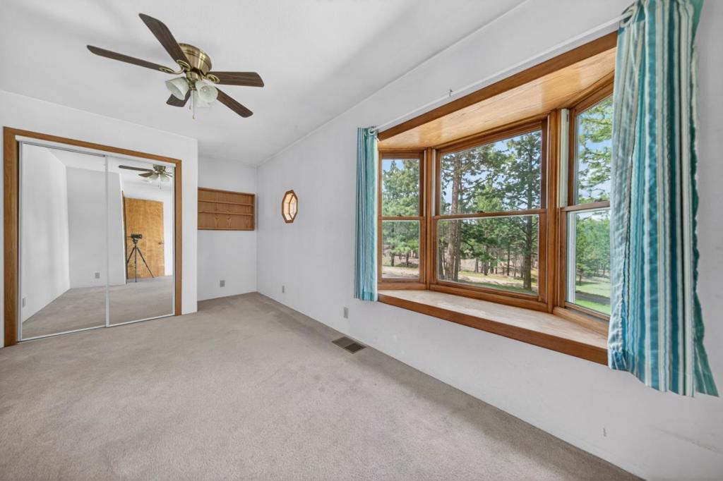 469600 Amesbury Drive Property Photo 23