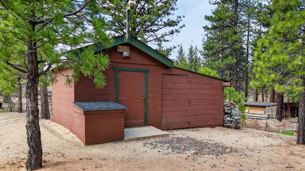469600 Amesbury Drive Property Photo 39