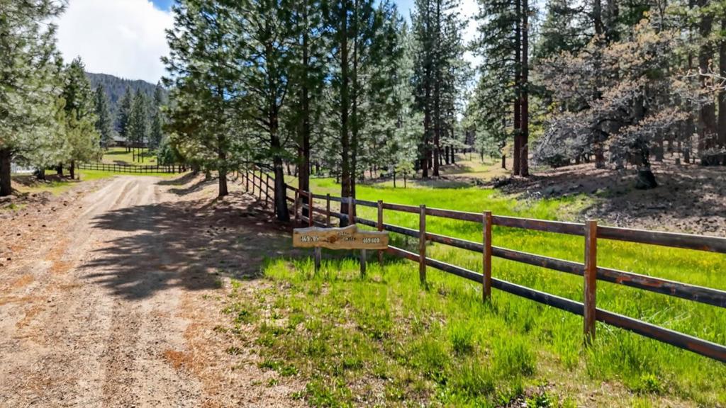 469600 Amesbury Drive Property Photo 44