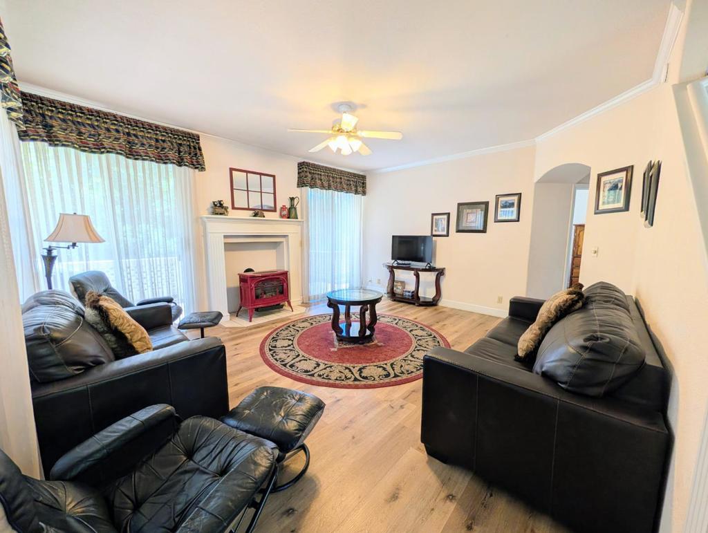 12021 Valenta Way Property Photo 3