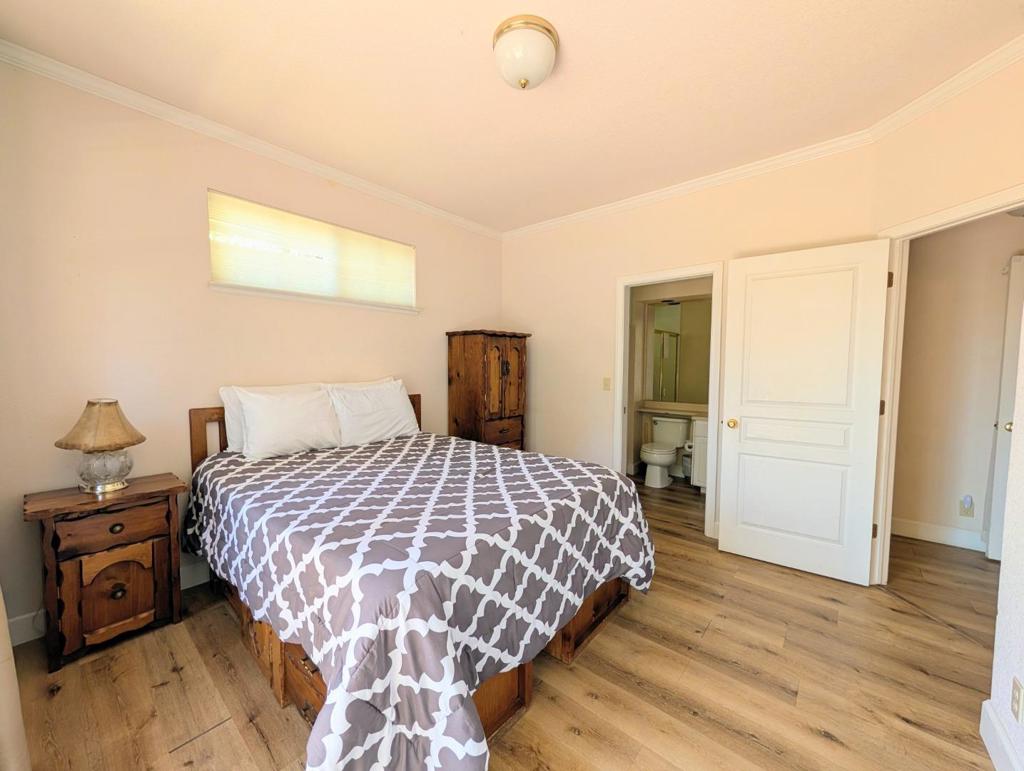 12021 Valenta Way Property Photo 6