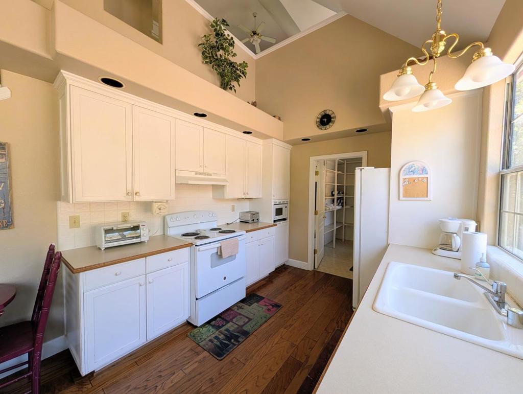 12021 Valenta Way Property Photo 9