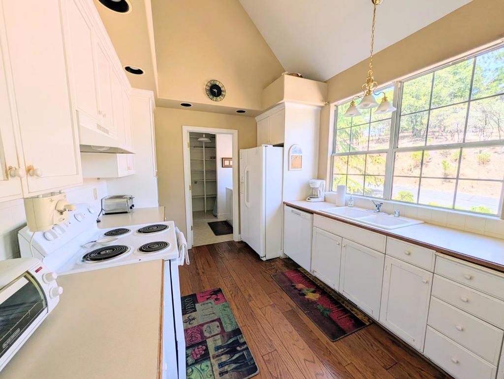 12021 Valenta Way Property Photo 10