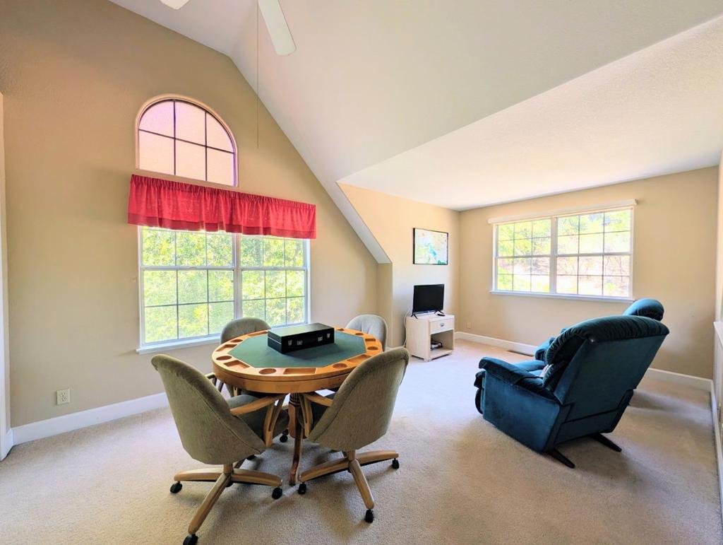12021 Valenta Way Property Photo 12