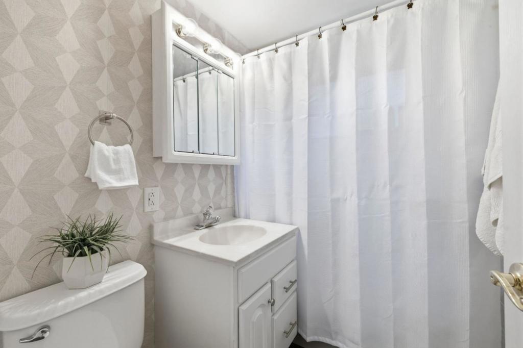 24748 Quartz Avenue Property Photo 8