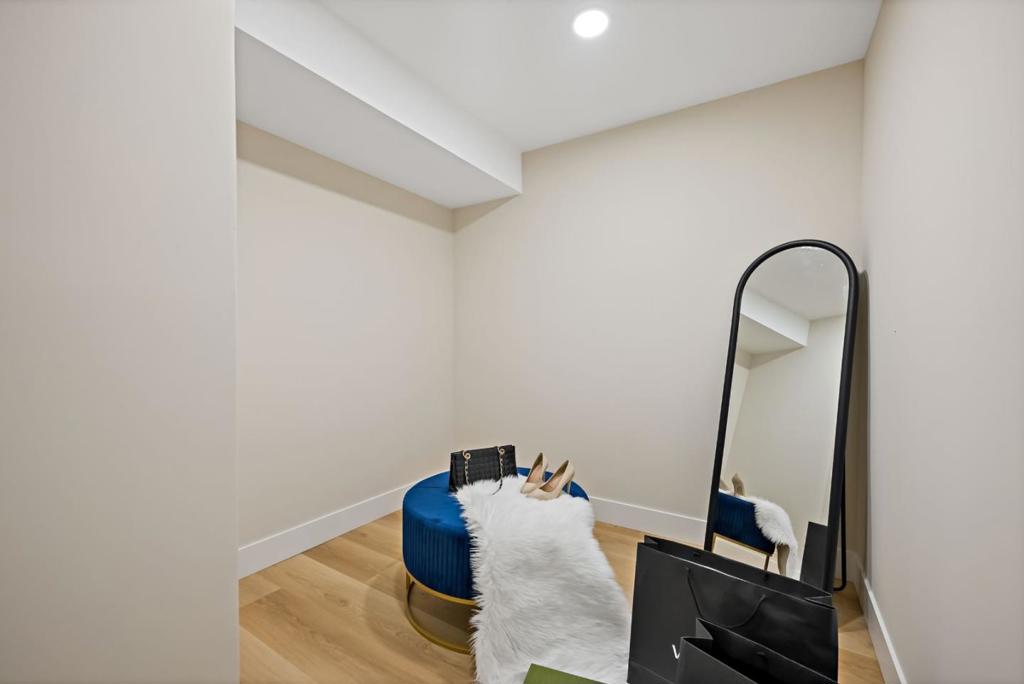 2811 Glen Firth Drive Property Photo 15