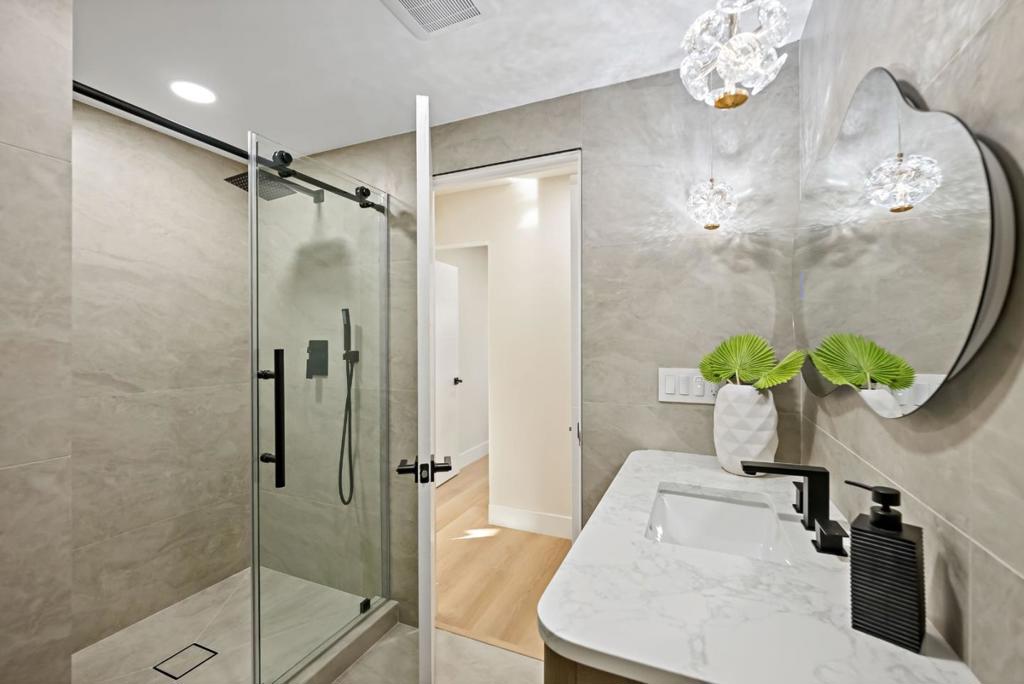 2811 Glen Firth Drive Property Photo 23