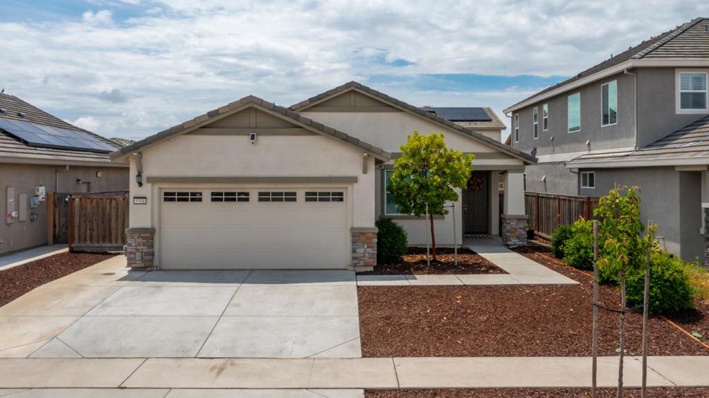9584 Del Seis Drive Property Photo 2
