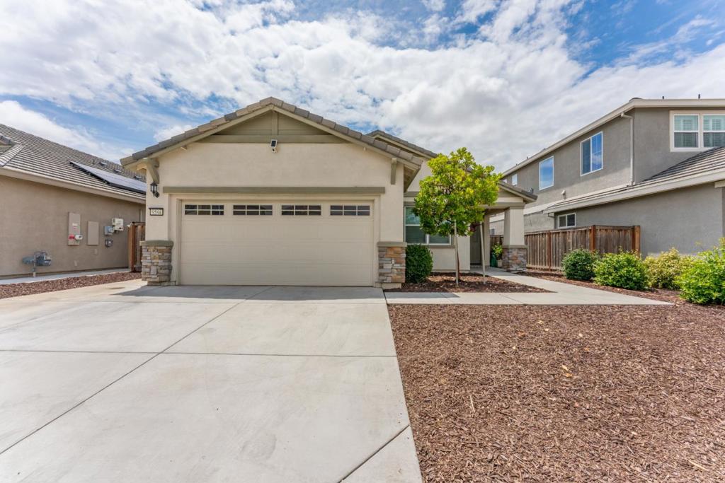 9584 Del Seis Drive Property Photo 3